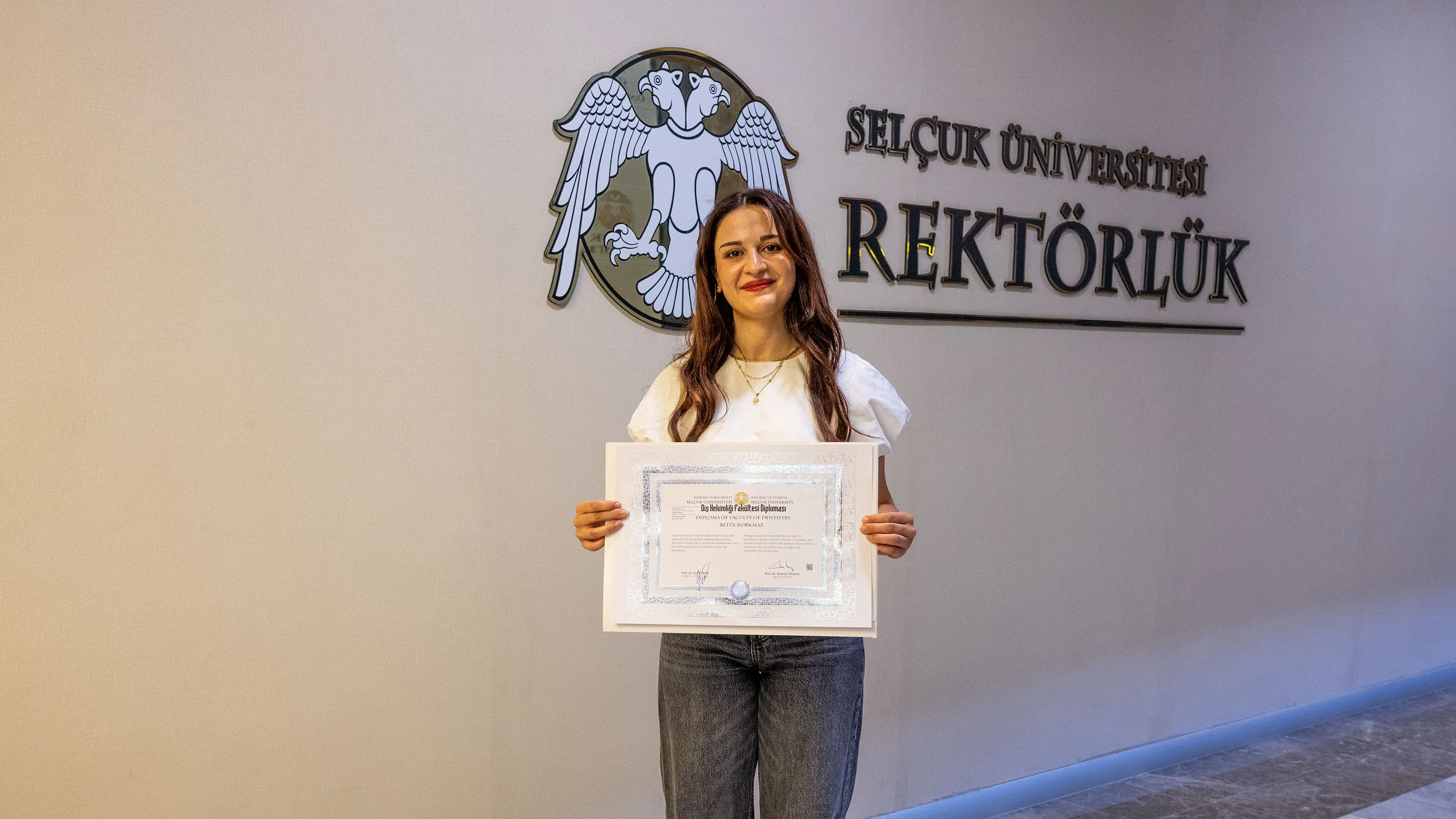 Selçuk Üniversitesinin 500 bininci mezunu, diplomasını Rektör Yılmaz’dan aldı